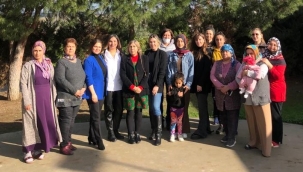 Seferihisar'da kadınlara hakları anlatılıyor