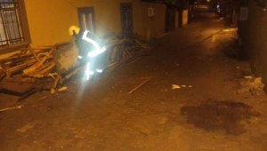 Şiddetli fırtına Gölmarmara'yı uçurdu