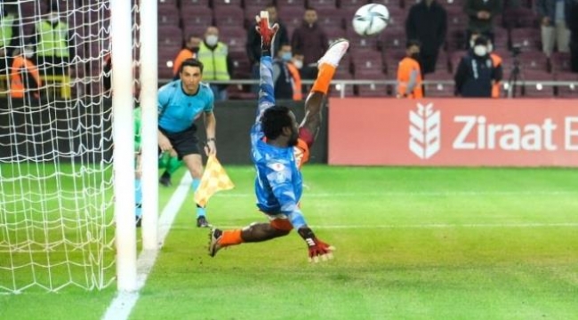 Tarihi maçta kaleyi golcü Mame Diouf korudu
