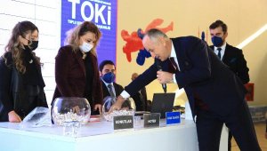 Uşak'ta TOKİ konutları için kura çekildi