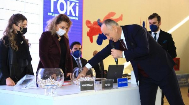 Uşak'ta TOKİ konutları için kura çekildi
