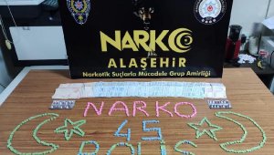 Uyuşturucu ihbarı alan polis, 2 şüpheliyi otobüste yakaladı