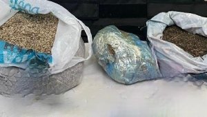 Uyuşturucu taciri, 3 kilo esrar ile yakalandı