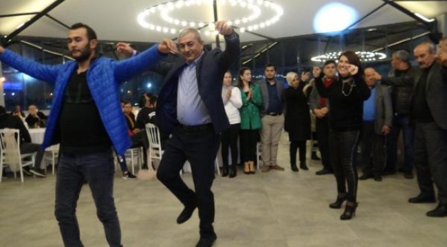 Yeni yılı zeybek oynayarak kutladılar