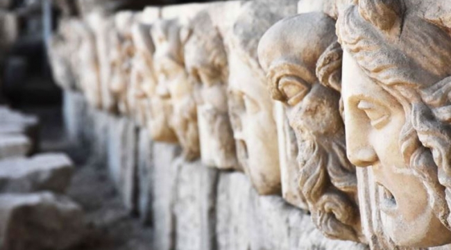 2 bin 200 yıllık masklar bulundu