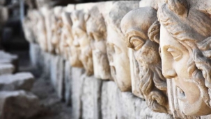 2 bin 200 yıllık masklar bulundu