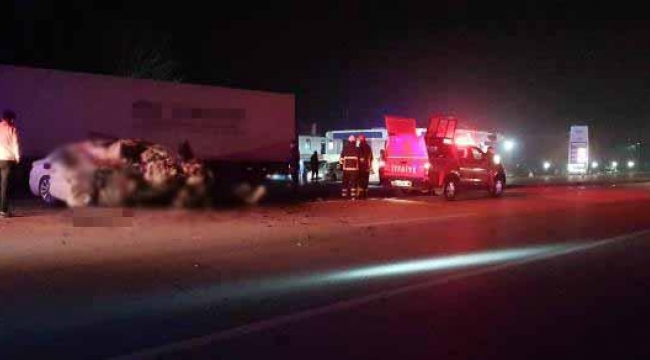 5 kişinin cesedi otomobil yumağında kaldı