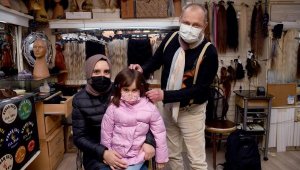 5 yaşındaki lösemi hastası Simay'a 'peruk' sürprizi