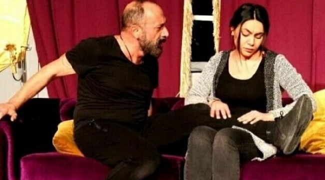 Ablasını kaybettiği kansere yakalanan çocuklar için sahnede