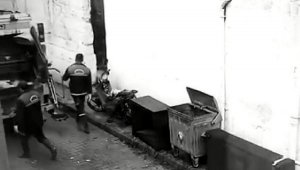 Ambulansa yol vermeyip 'Gebersin' diye bağıran 3 temizlikçiye soruşturma