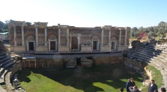 Aydın'daki 1800 yıllık tiyatro binasının ilk katı ayağa kaldırıldı