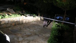 Bodrum'da istinat duvarı yıkıldı, 2 ev tahliye edildi