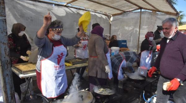 Bodrum'da soğuk havaya rağmen 'Hamsi Festivali' coşkusu yaşandı