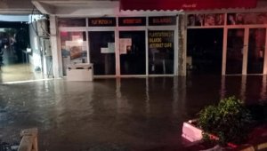 Bodrum'u sağanak ve dolu vurdu