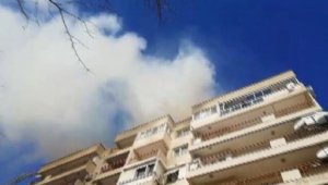 Bornova'da 7 katlı binanın çatısında korkutan yangın