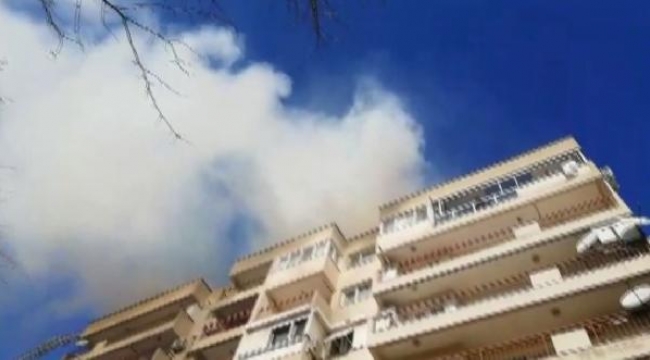 Bornova'da 7 katlı binanın çatısında korkutan yangın