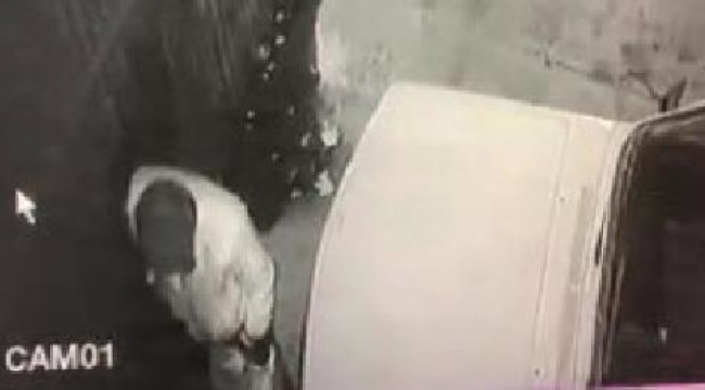 Camını kırdığı aracı çaldığı anlar kamerada
