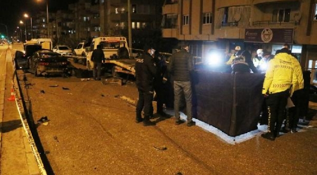 Çekiciye çarpan otomobilde 1 ölü, 1 ağır yaralı