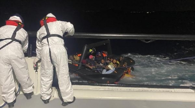 Çeşme açıklarında 15 kaçak göçmen kurtarıldı