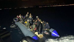 Çeşme açıklarında 34 kaçak göçmen kurtarıldı