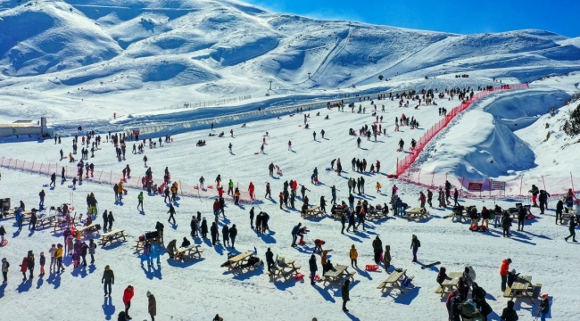 Denizli Kayak Merkezi'nde kar kalınlığı 105 santimetre oldu