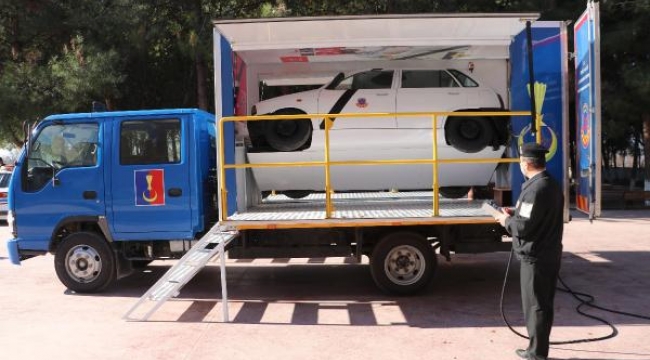 Emniyet kemerinin önemi simülasyon aracı ile anlatıldı