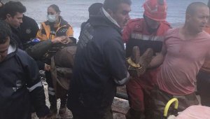 Göçükte, toprak altında kalan işçi kurtarıldı