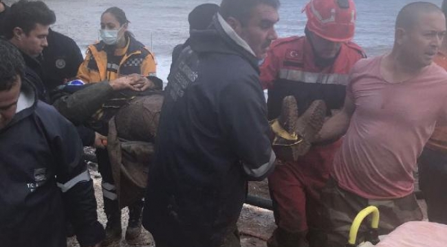 Göçükte, toprak altında kalan işçi kurtarıldı