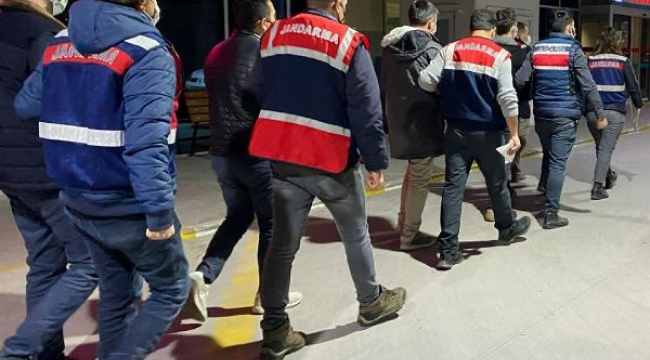İzmir merkezli FETÖ operasyonu: 60 tutuklama