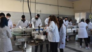 İzmir'de fabrika gibi okul! 7.8 milyon lira gelir elde ettiler