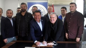 İzmirspor'da Levent Eriş imzaladı