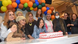 Kanseri yenen Ecrin hasta çocuklara umut aşıladı