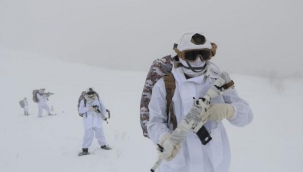 Kar dinlemiyor, teröristlere göz açtırmıyorlar