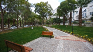 Karabağlar Belediyesi parkları yenilemeye devam ediyor