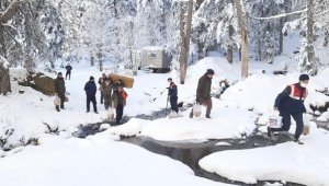 Kaz Dağları'nda yaban hayvanları için doğaya yem bırakıldı