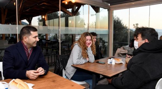 Kuşadası Belediye Başkanı Günel, öğrencilerle bir araya geldi