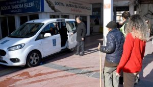 Kuşadası Belediyesi'nden sokakta kalan evsiz vatandaşlara destek