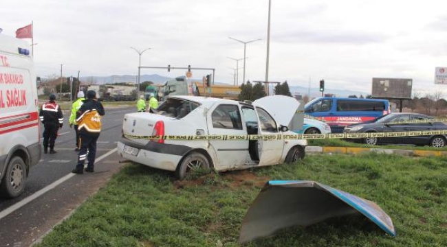 Manisa'da TIR ile çarpışan otomobilin sürücüsü öldü