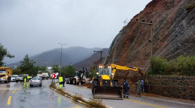 Marmaris- İçmeler kara yolunda heyelan! 45 dakika kapandı