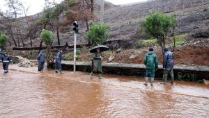 Marmaris'te kuvvetli sağanak su baskınlarına neden oldu