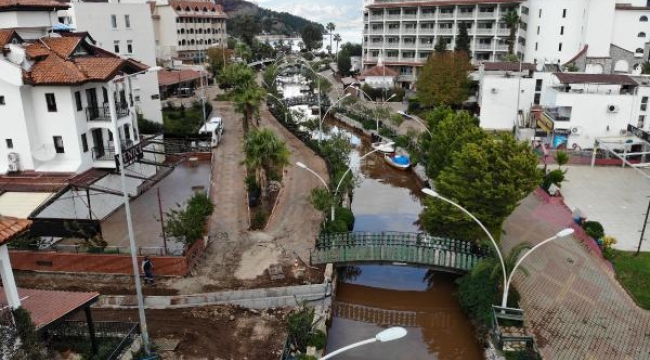 Marmaris'te yol, bakım ve onarım çalışmaları sürüyor