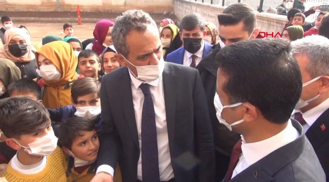 Milli Eğitim Bakanı, müdürü fırçaladı