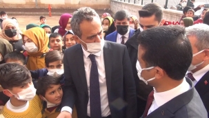 Milli Eğitim Bakanı, müdürü fırçaladı