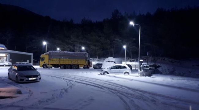 Muğla- Antalya kara yolu ulaşıma kapandı