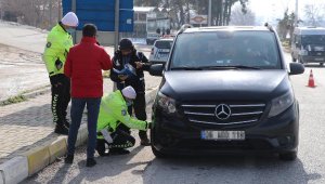 Pamukkale'ye turistleri korsan taşıyan araçlar denetlendi