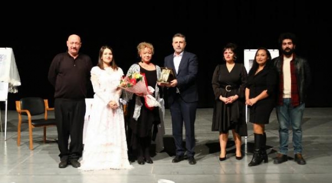 'Sadece Kadın' Bayraklı'da sahnelendi