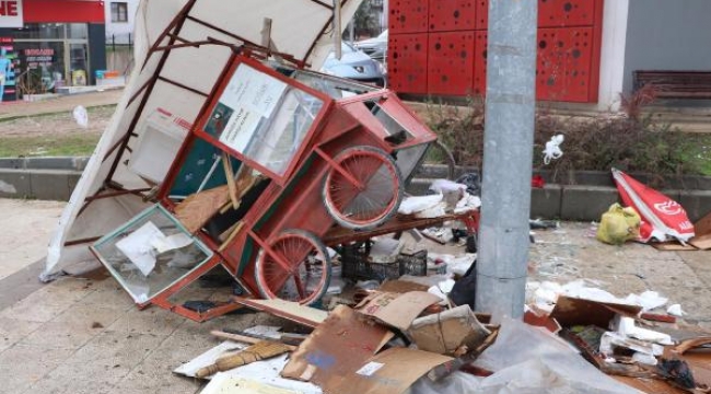 Simit satarken otomobil çarpan seyyar satıcı öldü