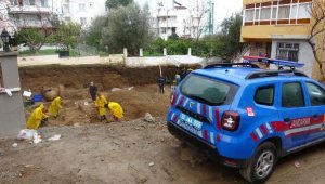 Temel kazısında Roma mezarları bulundu