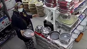 Tencereyi şalvarına gizleyerek çaldı; o anlar kamerada