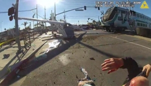 Uçağa tren çarptı